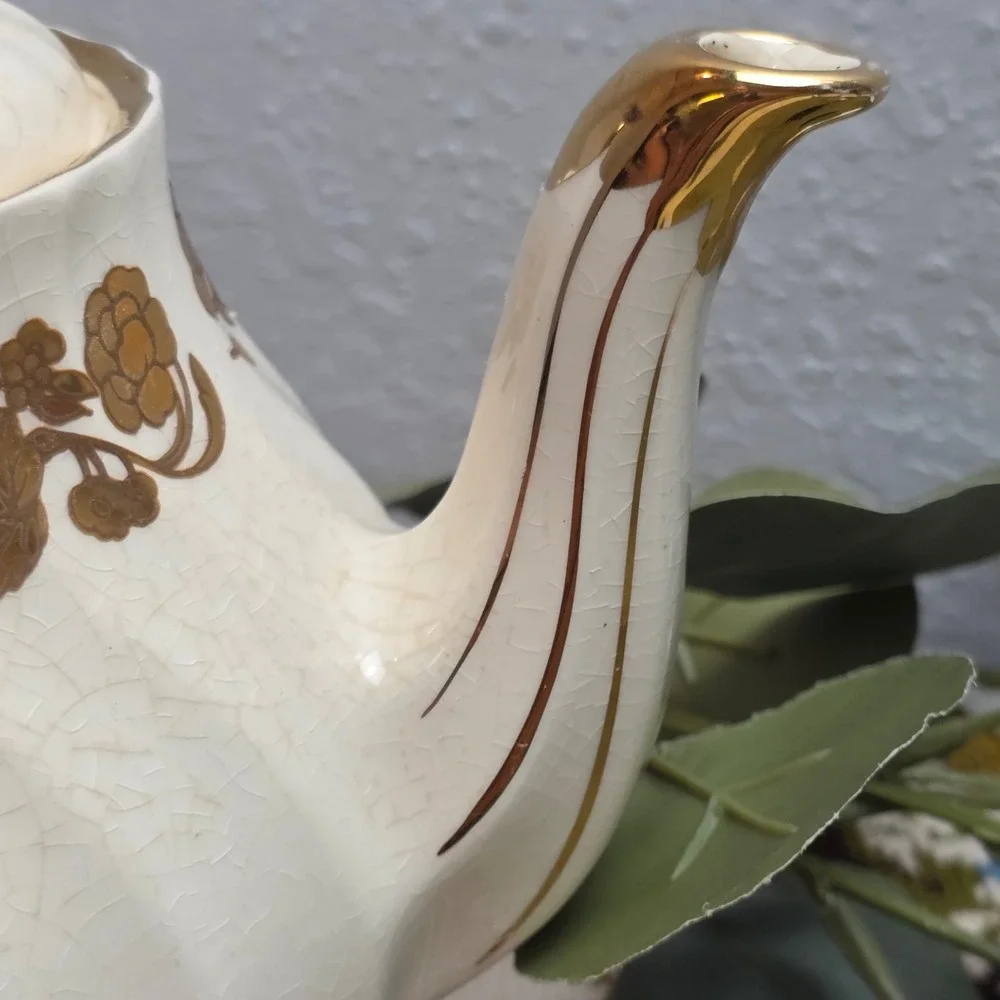 Vintage 1940s Sadler England Cream and Gold‎ Swirl Teapot Elegant Cottagecore
